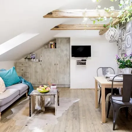 Romantic Bohemian Studio In Old Town Praag Buitenkant foto